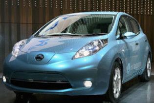 Компанія Nissan представила серійний електромобіль