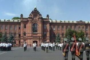 Ющенко зупинив відновлення інституту