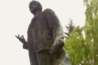 У Каневі спалили пам'ятник Леніну
