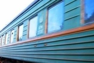 Чоловік задушив коханку дверима електропоїзда