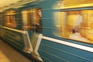 У московському метро п’яний машиніст випав з вагону поїзда