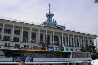 На знімальну групу напала співробітниця київського річкового порту