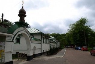 Кияни побилися з ченцями за свої будинки