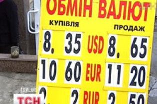 Долар на міжбанку впав на кілька копійок