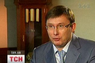 Луценко не збирається проводити чистки через вбивство Олійника