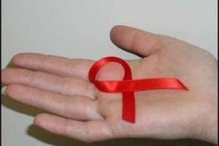 Вісім українців щодня помирають від СНІДу