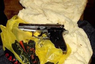 Молдавани ввозили в Україну зброю, заховану в хліб