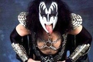 Kiss намастить обличчя шоколадними драже