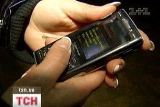 Власників мобільних телефонів масово шантажують шахраї