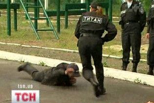 Іноземці зможуть замовляти українок для охорони під час Євро-2012