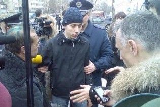 В одеського депутата кинули презервативом з зеленкою