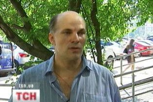 У Києві ледь не застрелили чоловіка за намір поласувати вишнею