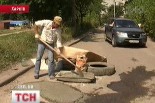 У Харкові дороги ремонтують коштом водіїв