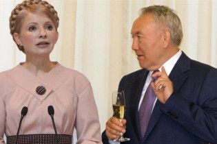 Тимошенко поговорила з Назарбаєвим про уран, літаки та футбол