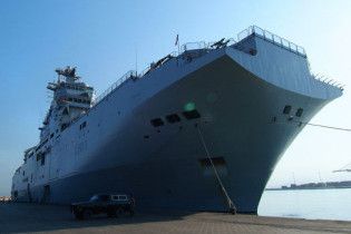 Росія купує великий військовий корабель у Франції