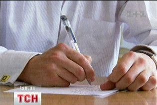 Парламент Криму просить Януковича дозволити тестування російською мовою