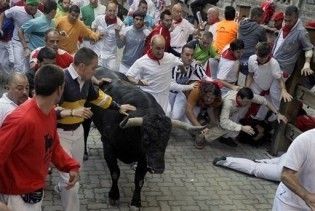 В Іспанії на святі бик відірвався від стада. Є жертви