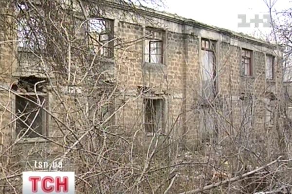 Розвалений будинок