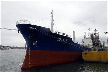Південнокорейський танкер привіз нафту до Північної Кореї