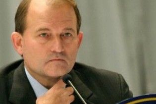 Медведчук подав в суд на регіоналів