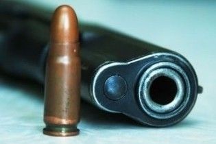 У київській райадміністрації чоловік вистрілив собі у голову