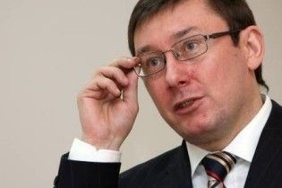 Луценко: в депутатів вимагають 2 млн, щоб зґвалтовані діти перестали їх впізнавати