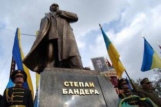 Львівські депутати позачергово зберуться заради Бандери