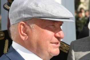Лужков запропонував Черновецькому зробити киянам подарунок до Дня перемоги