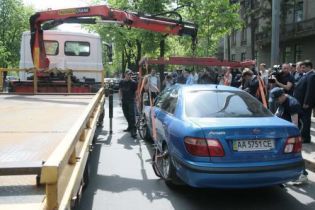 Эвакуатор забрал авто с двухмесячным ребенком