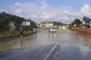 Чиновники розікрали гроші жертв повені. Порушено 172 справи