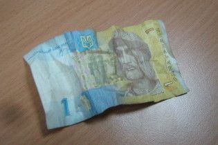 Опитування: Українці не хочуть підтримувати гривню з власної кишені