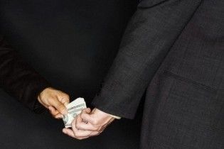 Упродовж дня на Київщині затримано декількох посадовців - хабарників