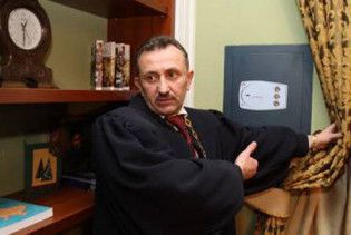 Суддя-"колядник" Зварич розпочав давати свідчення