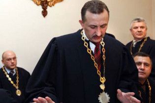 Екс-суддя Зварич вимагає не обзивати його хабарником