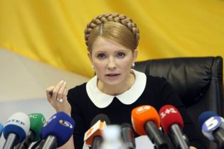 Тимошенко: банки витрачають гроші на купівлю валюти