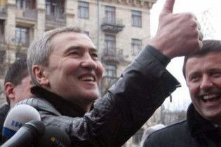 Черновецький просить Ющенка звільнити свого головного конкурента