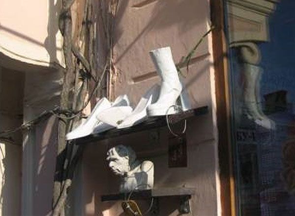 Пам’ятник Тимошенко у Чернівцях