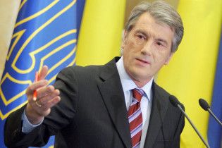 Ющенко назвав Київ "театром абсурду"