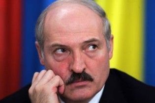 План виходу з кризи від Лукашенка: працювати цілодобово, не їсти та не спати