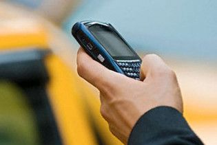 Росіяни голосуватимуть на виборах з мобільних телефонів
