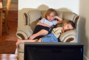 Вчені дослідили, що телебачення погано впливає на розвиток дитини
