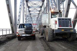 Сполучення між правим і лівим берегами України на дільниці 150 км перекрито