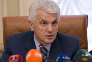 Литвин подарував кіровоградському студенту годинник від Кучми