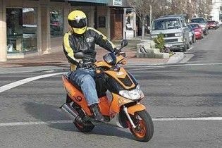 Відтепер на скутер і мопед потрібно отримувати права