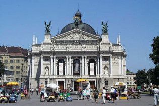 У Львові невідомі псують дороги, поливаючи їдкою речовиною