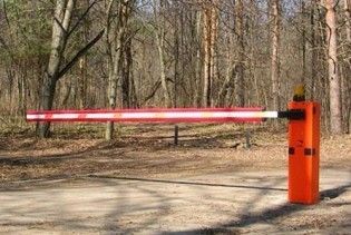 У Сумах водія вантажівки наскрізь проткнув шлагбаум