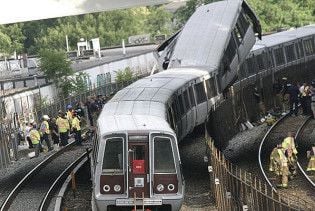 Названі можливі причини зіткнення поїздів у вашингтонському метро