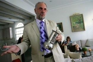 "Доктор Смерть" читає лекції з правильного самогубства
