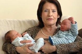 Померла найстаріша породілля у світі. В неї залишилися 2-річні діти