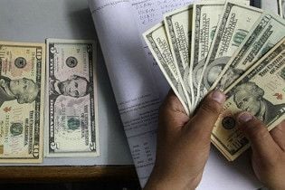 Долар на міжбанку впав до 8,30 грн